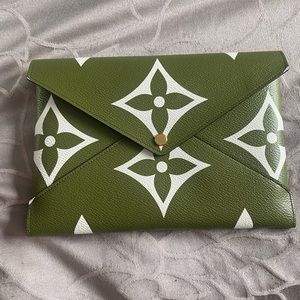 LOUIS VUITTON MONOGRAM GIANT POUCHETTE FLAP POUCH